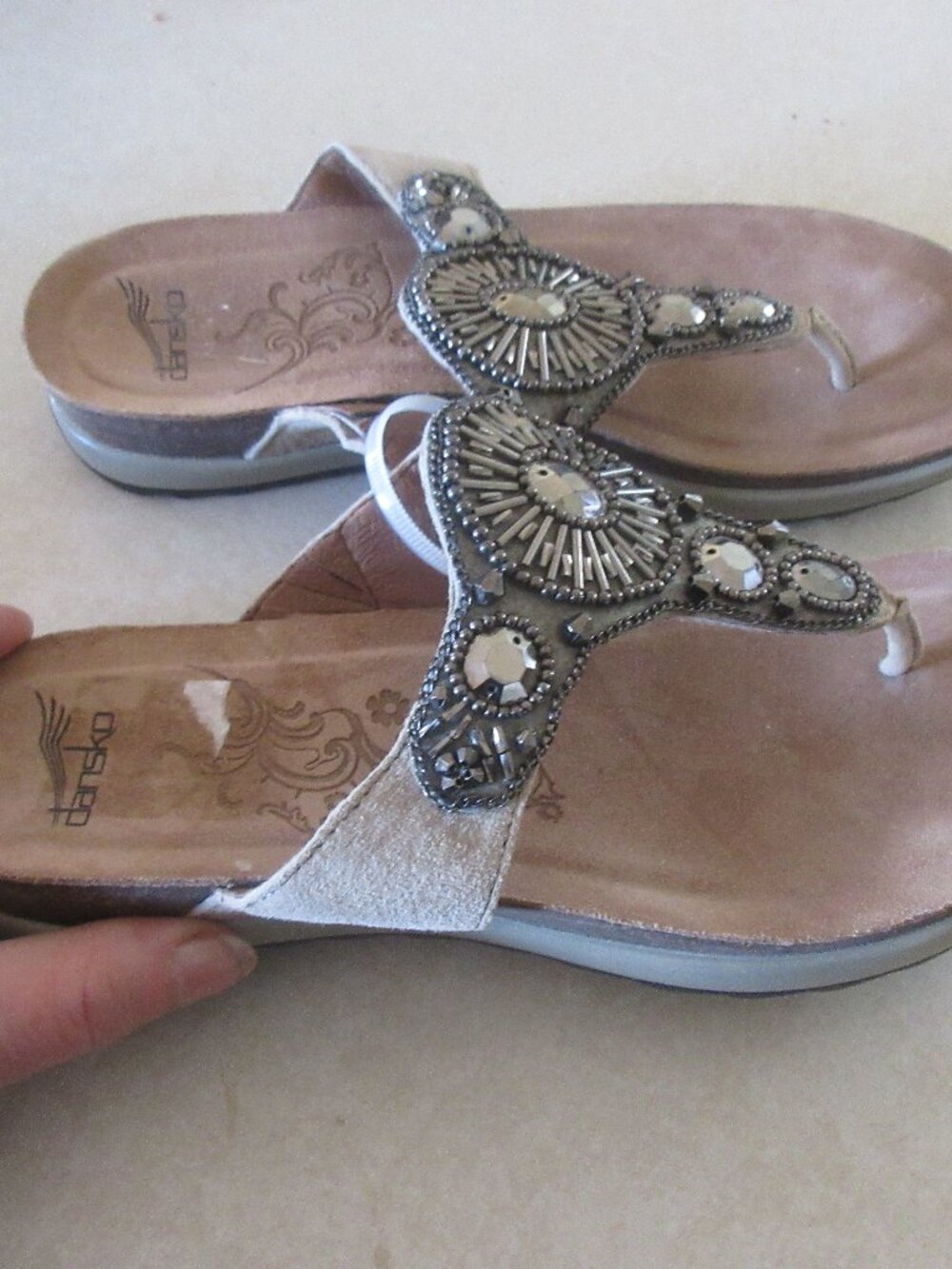 Dansko Tan Beaded Embellished Thong Sandals 37 us 6.5 7 cork comfort